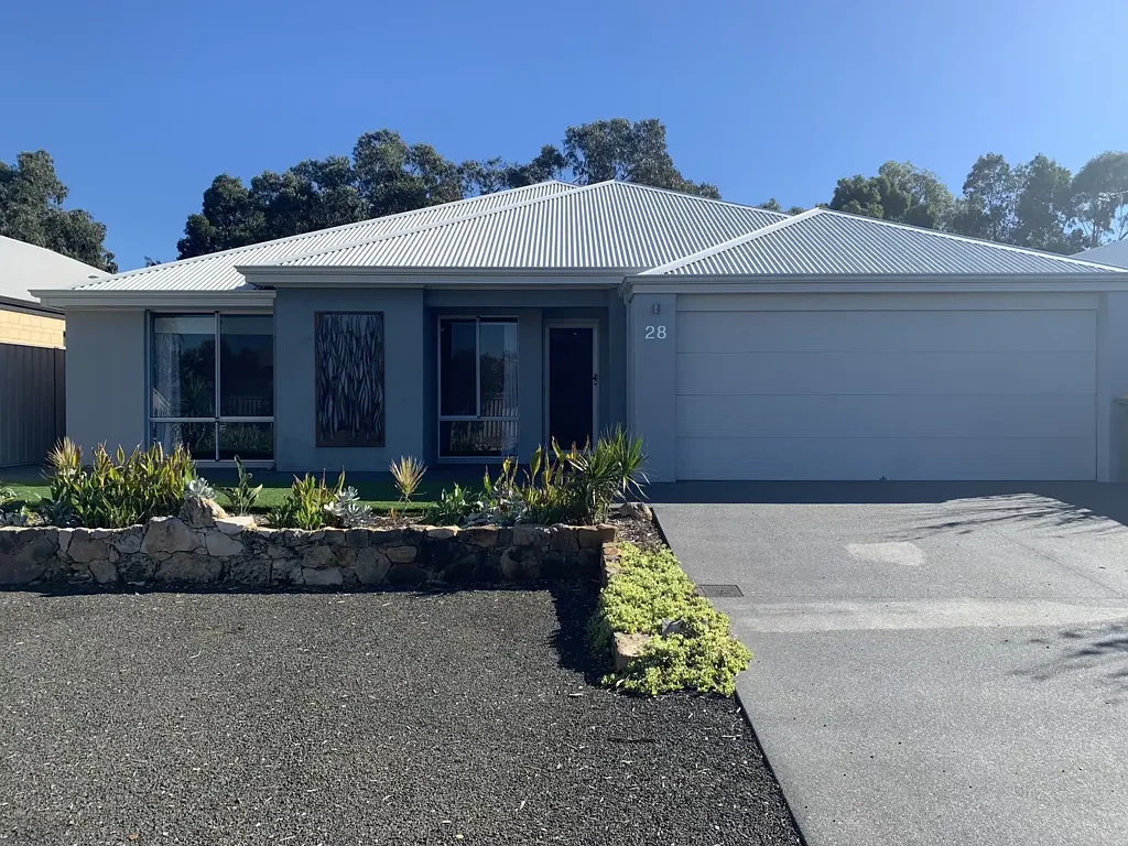 Spacious family home backing onto Dunsborough Golf Course