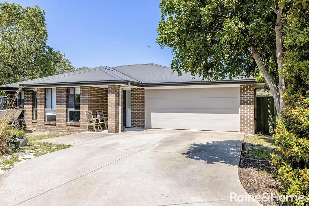Tanilba Bay 4Moenga Modern, Private & Perfectly Positioned