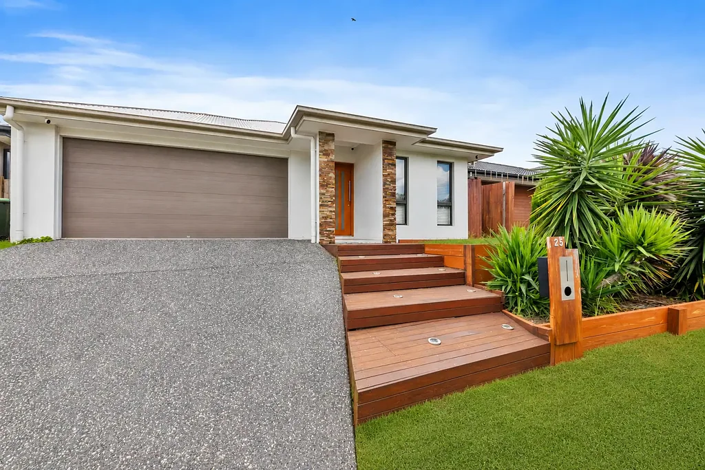 Modern Family Home in the Sought-After Woodlinks Estate