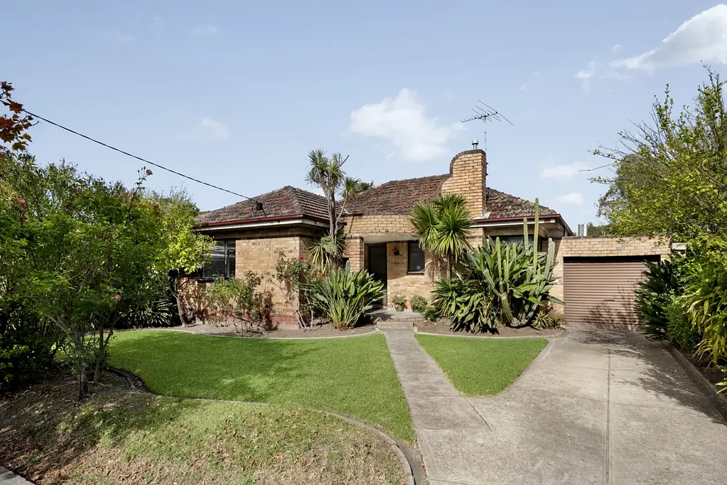 Preston 3 Slaapkamer Classic Charm, Generous Land & Endless Potential in Prime Preston