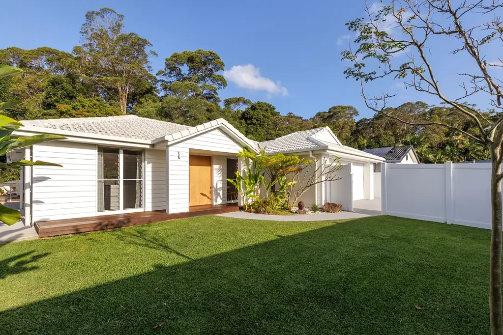 Noosaville 3Kwarto Stylish Single-Level Turn-Key Living