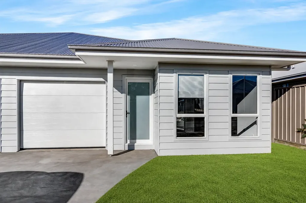 Modern Duplex Living in Boorooma