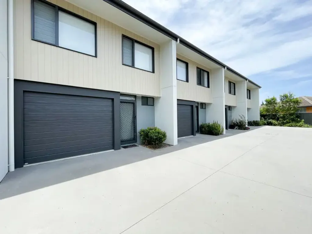 MODERN TOWNHOUSE IN GATED COMPLEX