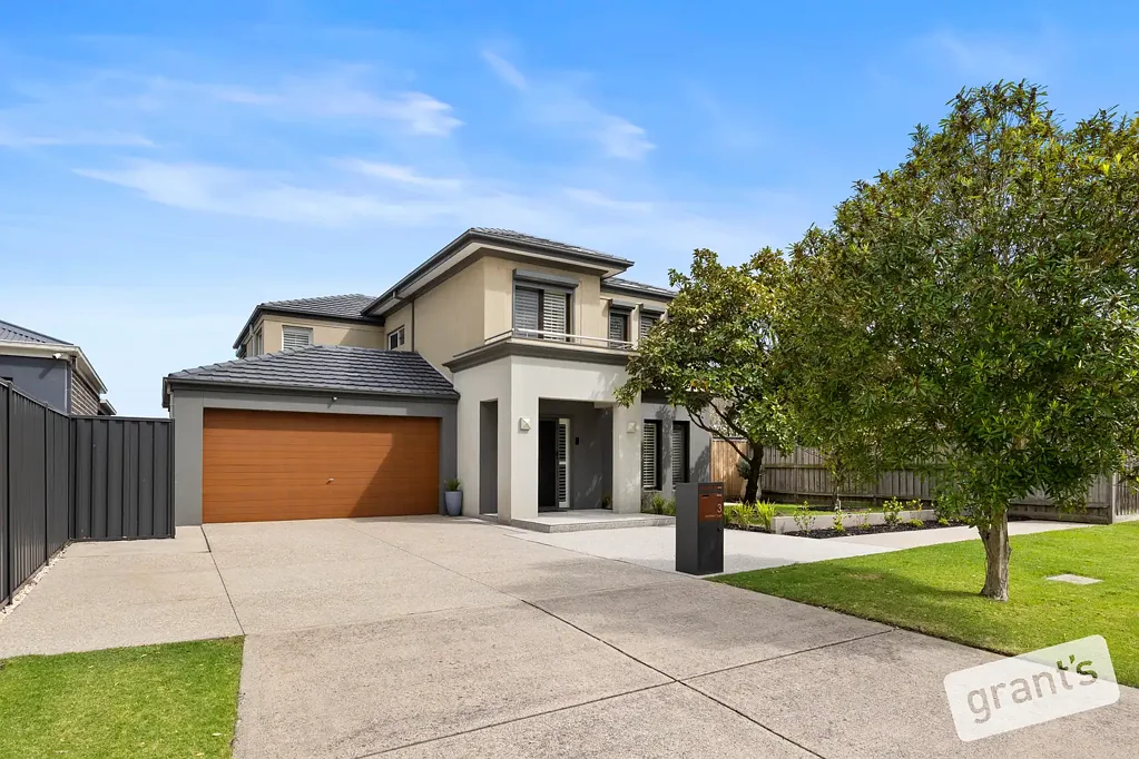 Cranbourne North 4房 612sqm家庭住宅 学区房 优质学区 四卧儿童休息室 主卧套房 五生活区 厨房核心 双车库 管道冷暖 燃气壁炉 太阳能系统 户外活动空间 The Perfect Family Home