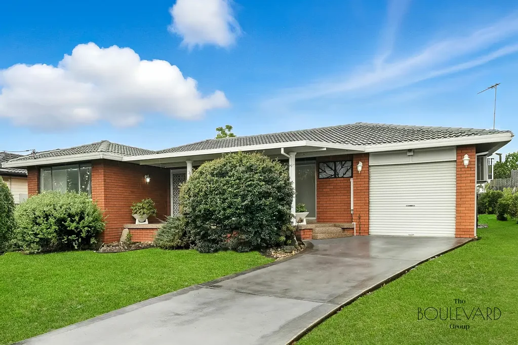 Stunning Newly Renovated 3-Bedroom Home with Pool – Just in Time for Summer!