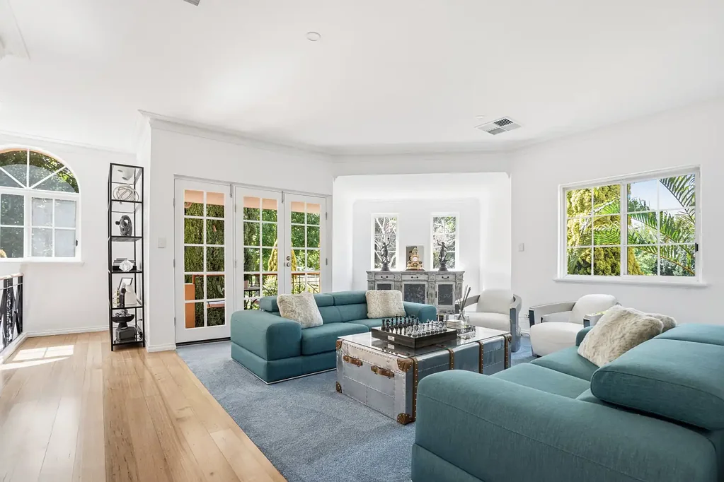 Claremont 3ห้องนอน LIGHT, BRIGHT, AND FULLY RENOVATED