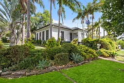 10 Bassett Street, Fairy Meadow