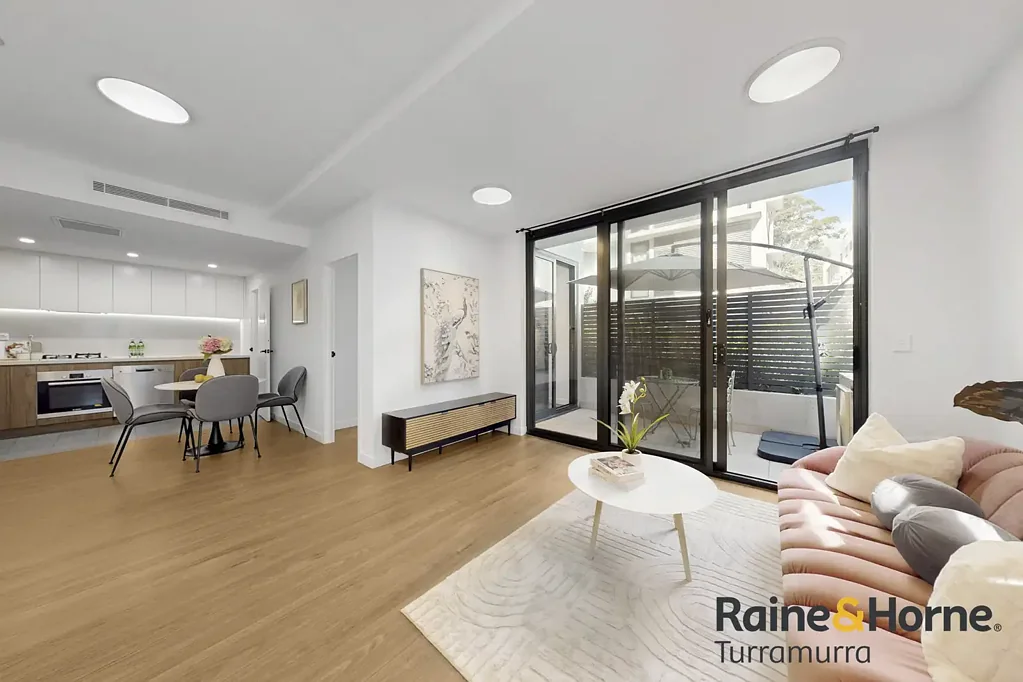 Waitara 2Kwarto Sunlit Ground Floor Apartment Offering Style, Comfort & Convenience - In the Heart of Waitara