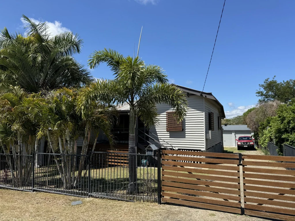 Monto 4બેડરૂમ Beautifully Maintained Family Home