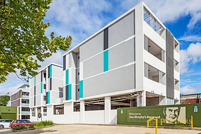 Burwood 2Phòng ngủ Elevated Living & Effortless Connectivity -- North-Facing Apartment in the Heart of Burwood