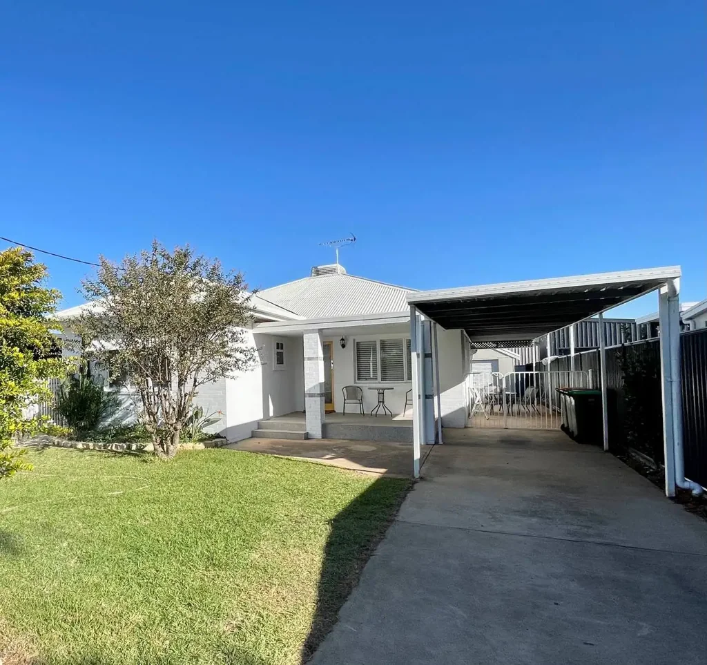 Ray White Parkes