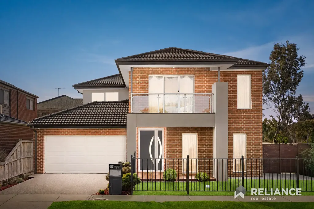 Point Cook 5غرفة نوم Rare Corner-Block Beauty, Park Views & the Alamanda School Zone