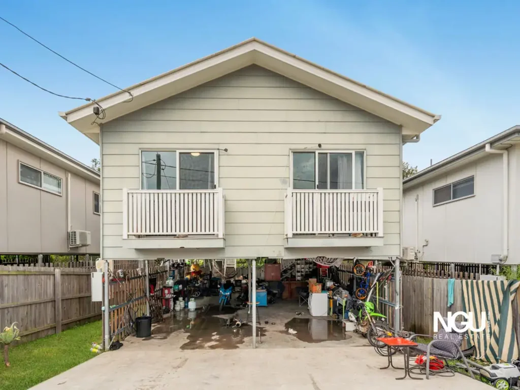 North Ipswich 4房 North Ipswich黄金地段 473m²宽敞住宅 开放式生活区 主卧带步入式衣帽间 步行至学校商圈 高额租金回报 Your Next Home or Investment – Modern Comfort Meets Smart Location