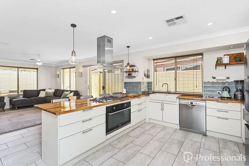 Kinross 4ਬੈੱਡਰੂਮ Renovated, Relaxed & Ready for Summer!!