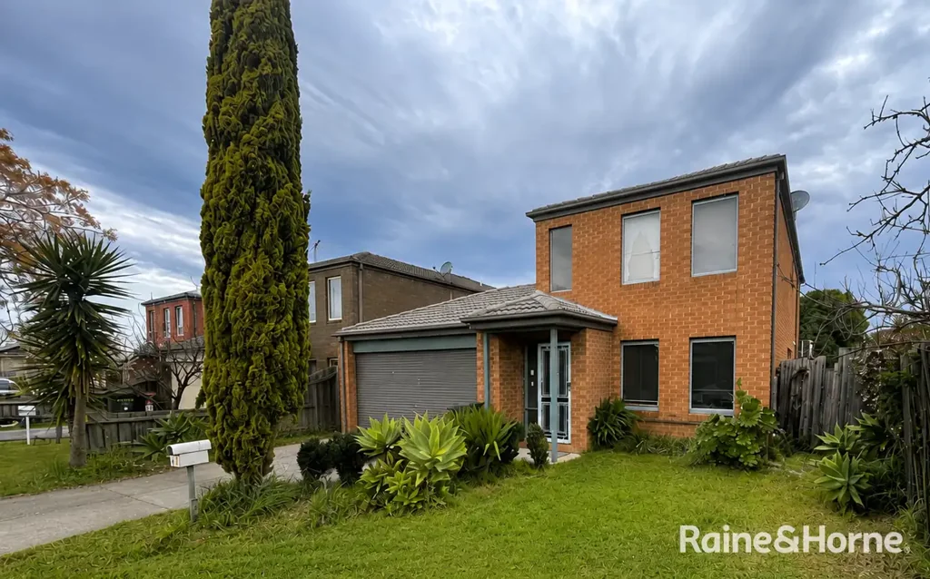 STYLISH, SPACIOUS & CONVENIENT TOWNHOUSE LIVING
