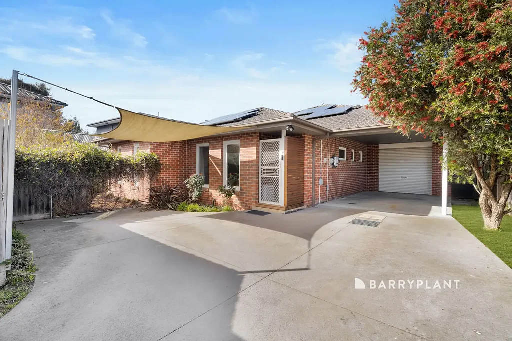 Hampton Park 4ਬੈੱਡਰੂਮ Spacious Family Home with Two Living Areas & Private Driveway!