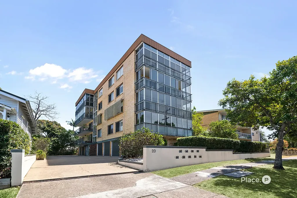 Windsor 2બેડરૂમ Prime Investment Opportunity in Sought-After Newmarket – Tremendous Potential Awaits