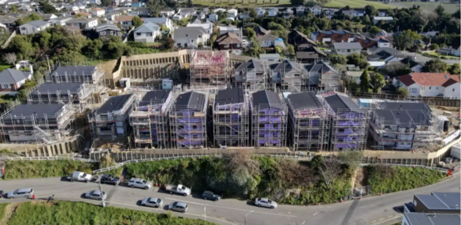 奥克兰又一建商倒下！91套公寓在建，政府出面回应，最新数据揭露建筑行业现状