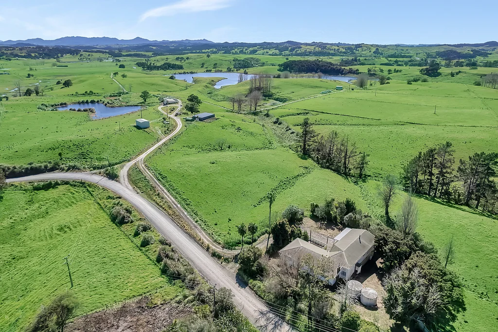 Matakohe Lakeside Farming Paradise