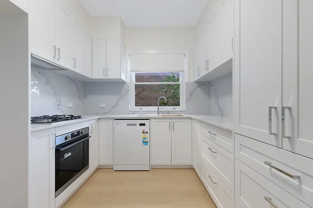 Tastefully Renovated Apartment in Unbeatable Location
