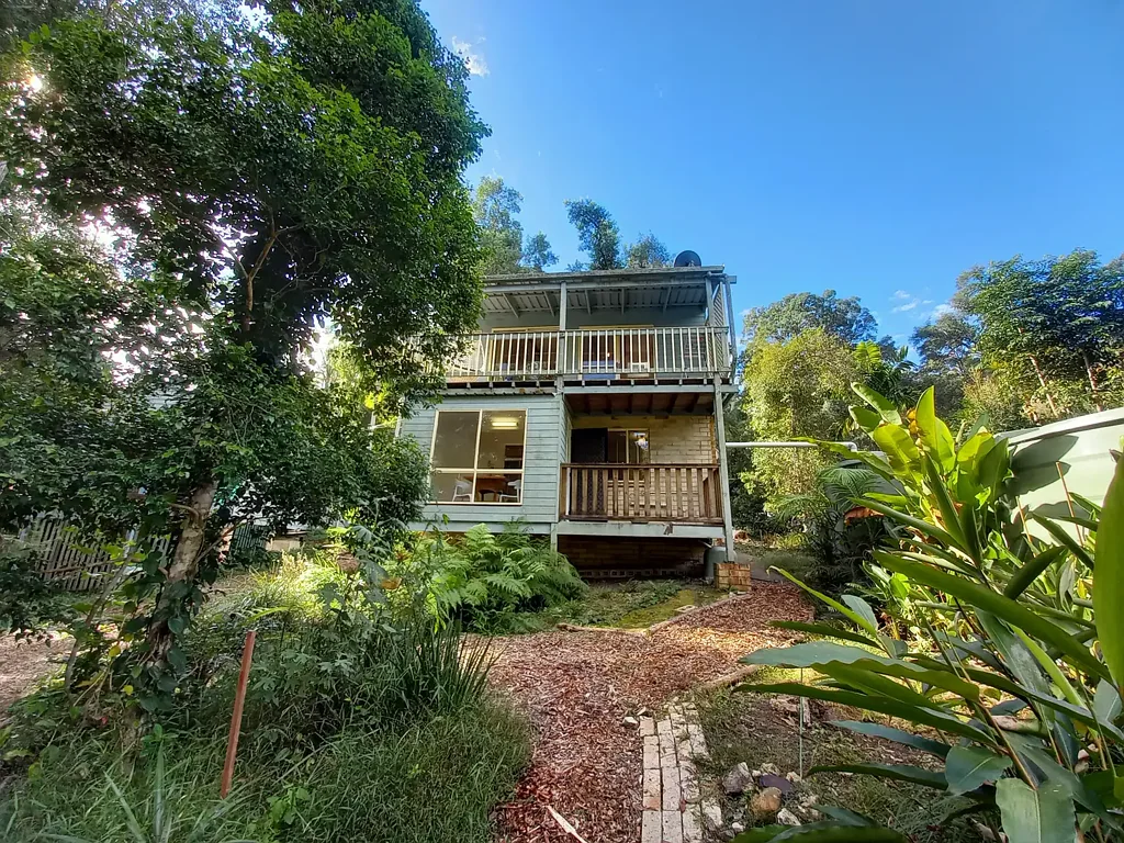 UNDER APPLICATION - Partly furnished two story cottage - 3 Months Lease