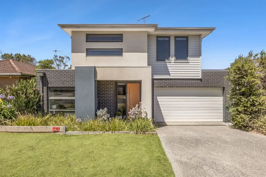 COASTAL LIVING IN THE HEART OF OLD TORQUAY