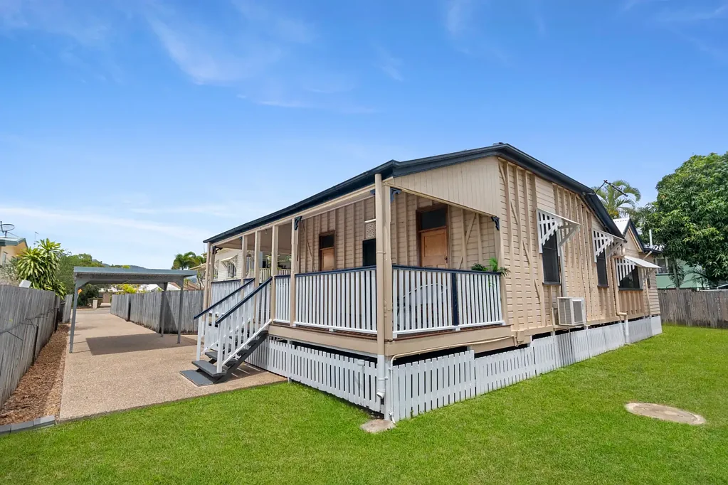 2/25 Gladstone Street, Pimlico, QLD 4812