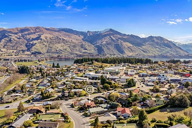 Wanaka 4Habitaciones Versatile Wanaka Living with Income Potential!
