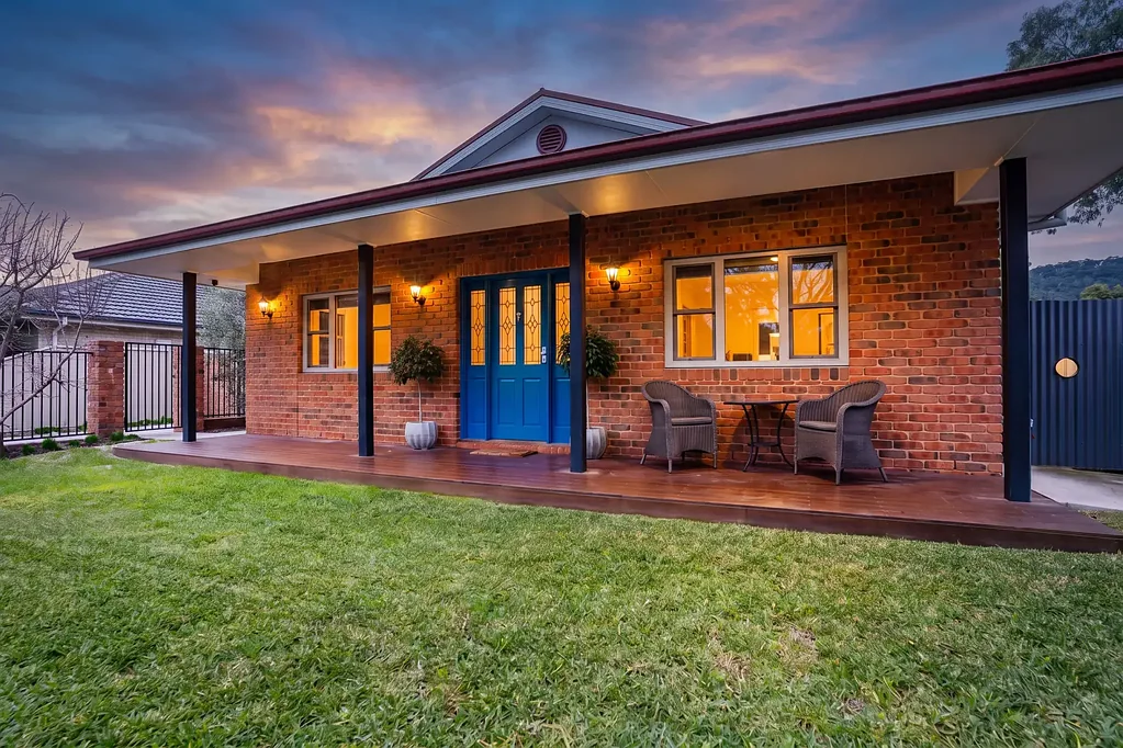Springdale Heights 3બેડરૂમ Timeless Character, Modern Comfort & The Ultimate Tradesman's Shed