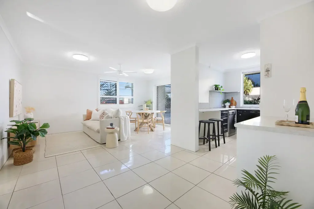 Miami 2房  Ground Floor Coastal Living Less Than 100 Metres from the Beach