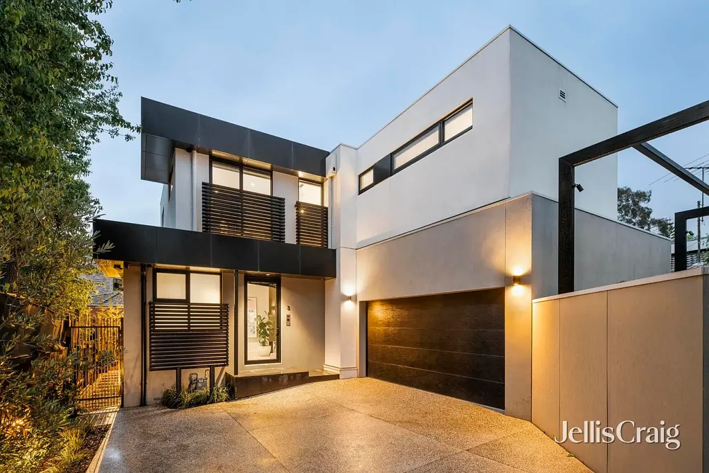 Ivanhoe East 4房 雅拉河畔奢居 330㎡蓝带区 美诺电器 北向甲板 Escea壁炉 多区冷暖 优质羊毛地毯 双车库 步行生活圈 Refined Luxury in Lifestyle Locale