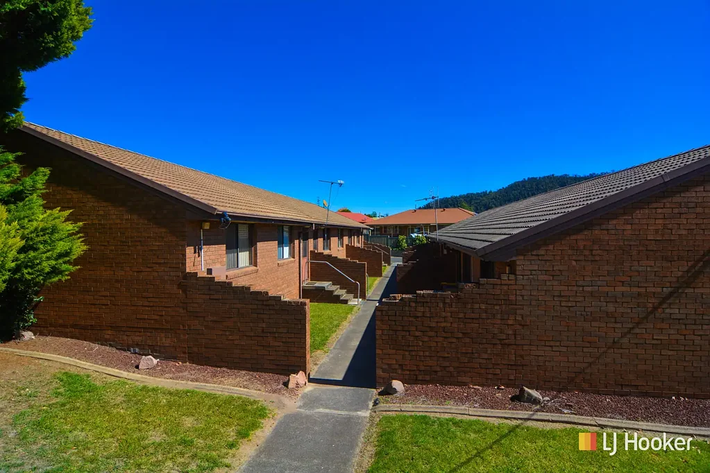 Lithgow 12房  6 x 2 Bedroom Brick Villa Units with Strata Titles