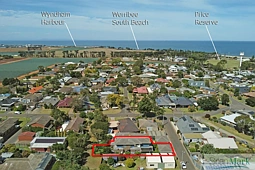 1/1 Norman Grove, Werribee South