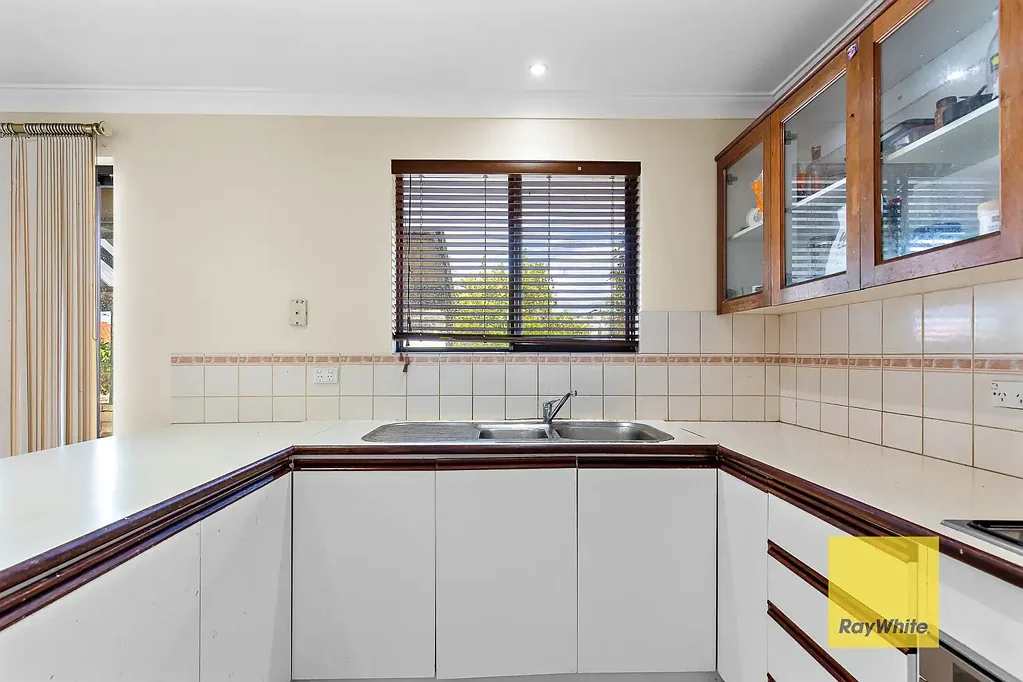 Thornlie 3chambre Light Filled Family Living with Character and Space