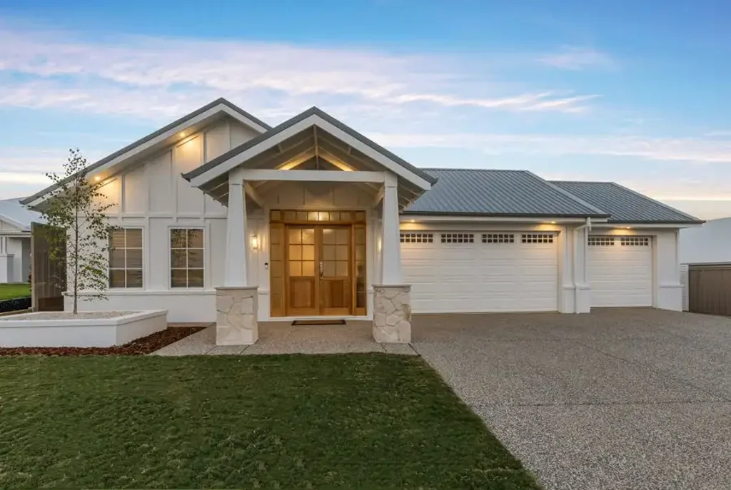 Gobbagombalin 4 Bedroom QUALITY HAMPTONS STYLE HOME PERFECT FOR THE ENTERTAINER.