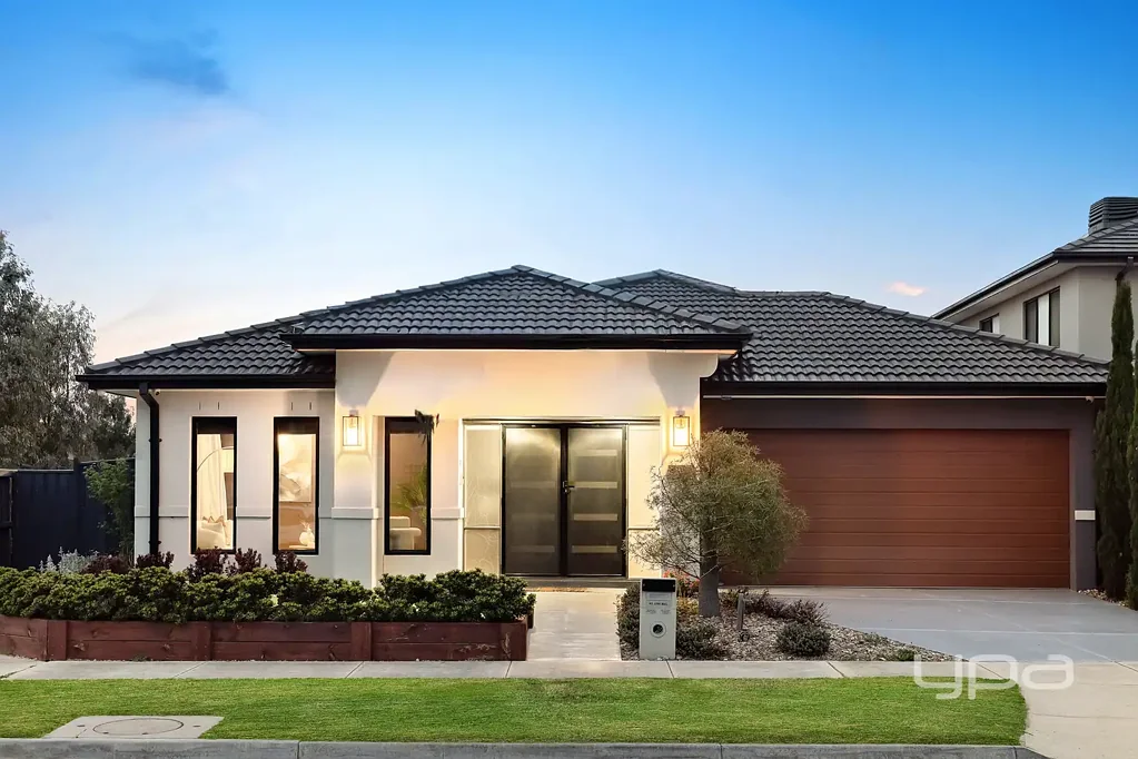 Point Cook 4房  在阿拉曼达实现梦想——一个朝东北方向的四岁绿洲  Live the Dream in Alamanda – A 4-Year-Old North-East Facing Oasis