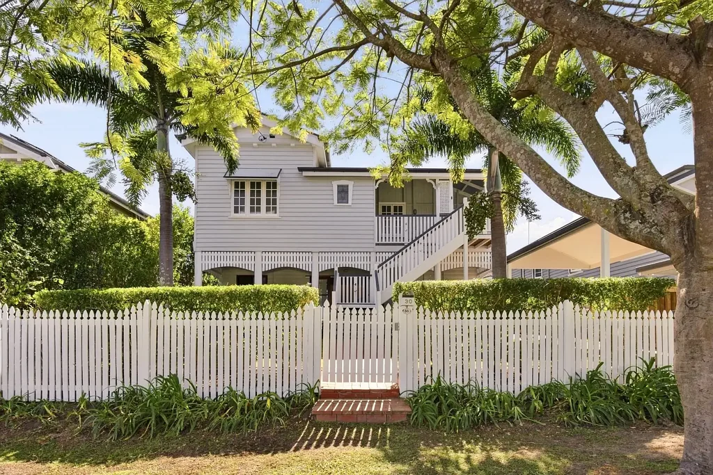 Kedron 4房 永恒特色。多功能生活。卓越便利。 Timeless Character. Versatile Living. Exceptional Convenience.