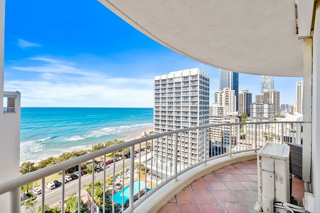 Surfers Paradise 2 Bedroom MOROCCAN VIEW TOWER - SPACIOUS APARTMENT WITH STUNNING OCEAN VIEWS