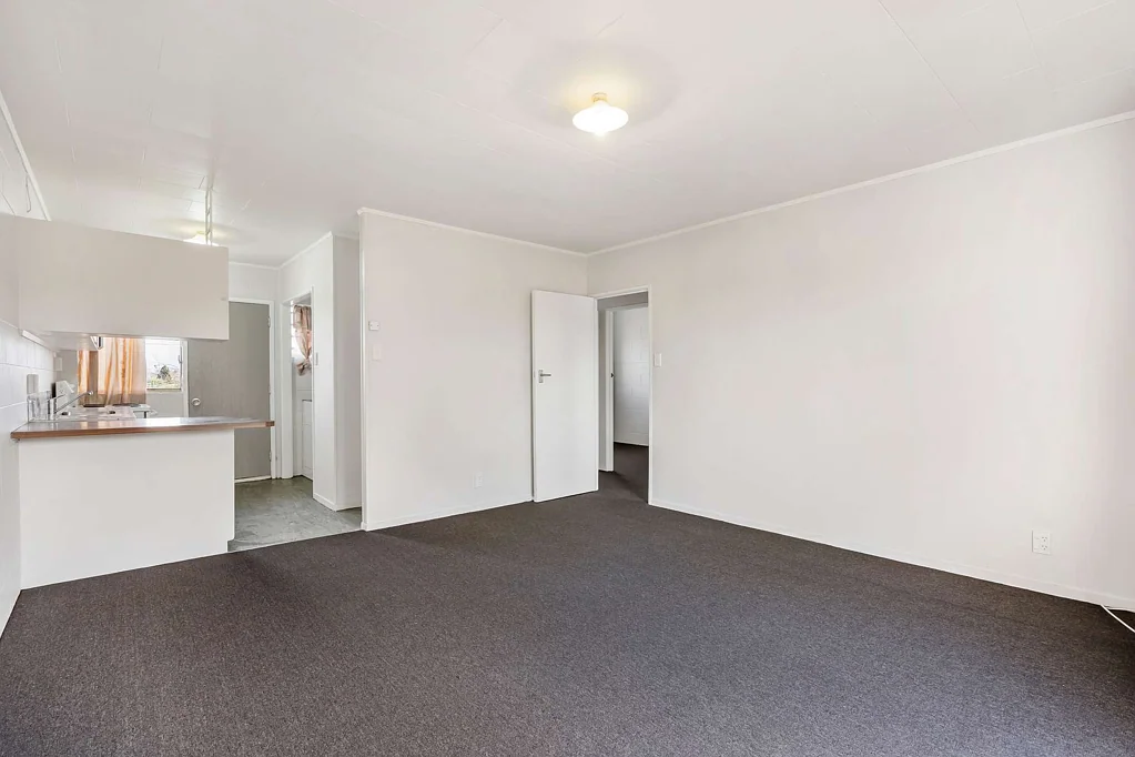 Excellent Location - Rent Includes Water and Lawns