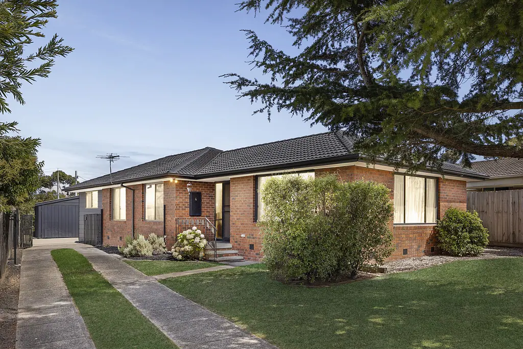 4 Gordon Street, Sunbury, VIC 3429