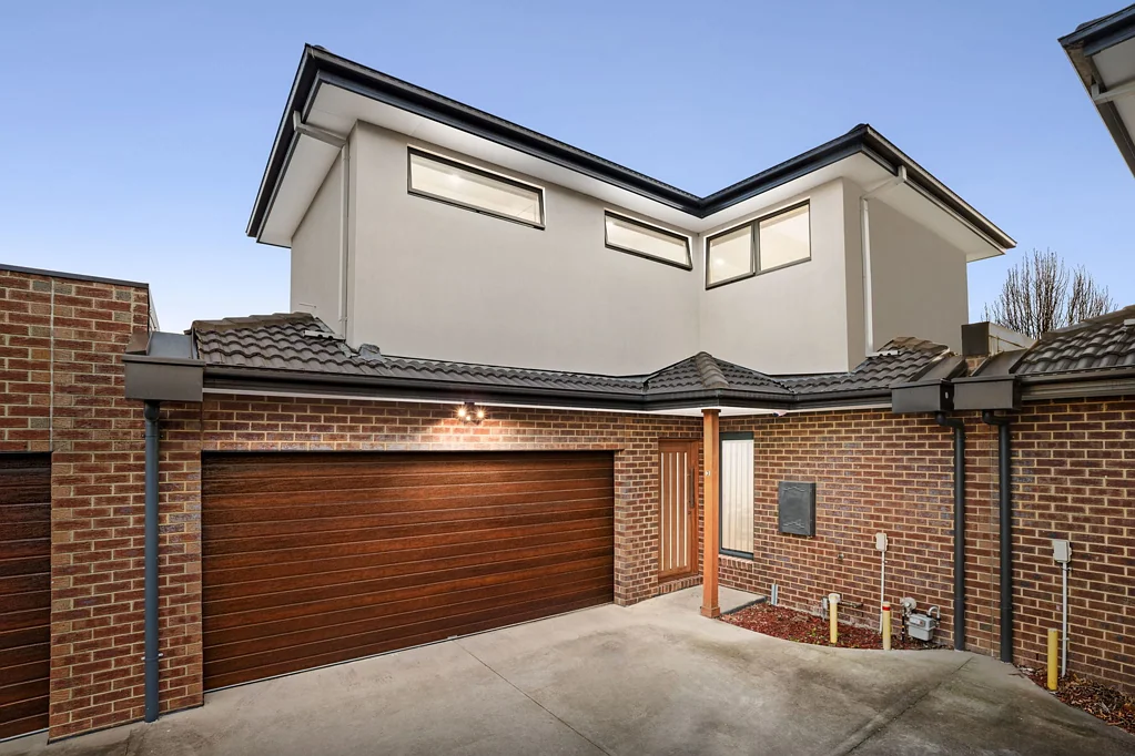 Clayton South 4 Bedroom Stylish Family Townhouse with Ground-Floor Main Suite