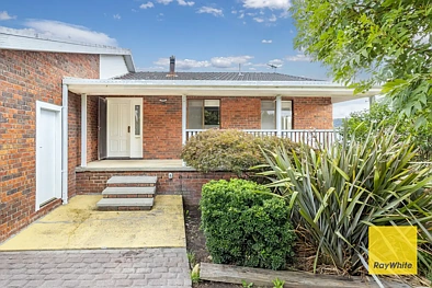 Lithgow 4Habitaciones Tri-Level Brick Family Home with Space & Versatility
