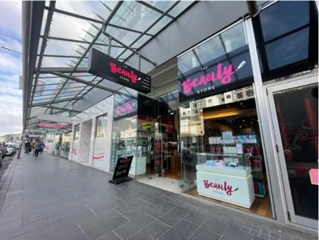 Newmarket CBRE - Prime Broadway Retail