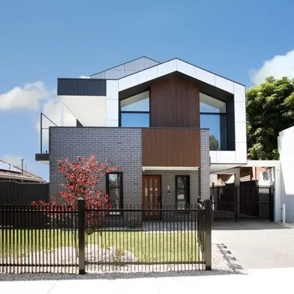 As new luxury townhouse in great location!