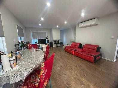 Recently Built 5 Bedroom with Style and Spacious!