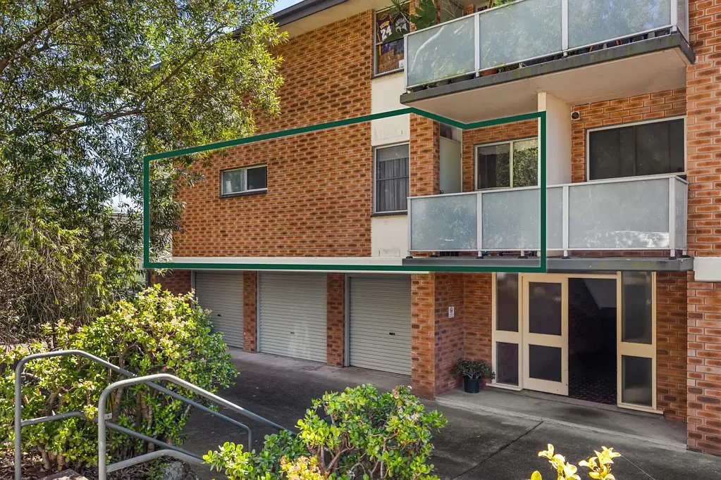 Merewether 2房  Put simply, two balconies, one great location, 1.5km to beach