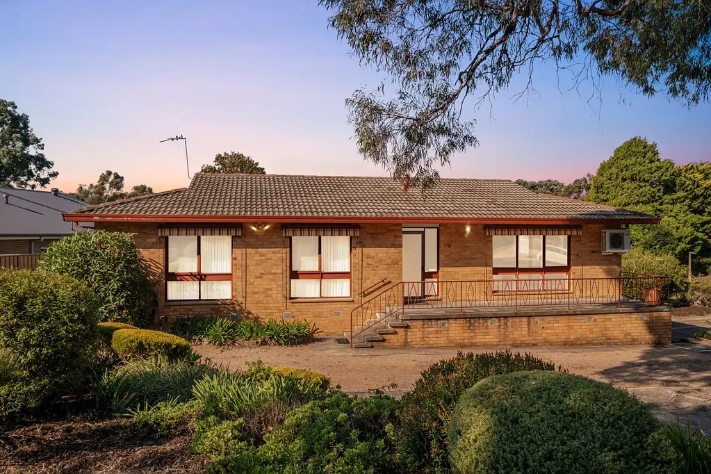 2 Frankland Street, Holder, ACT 2611