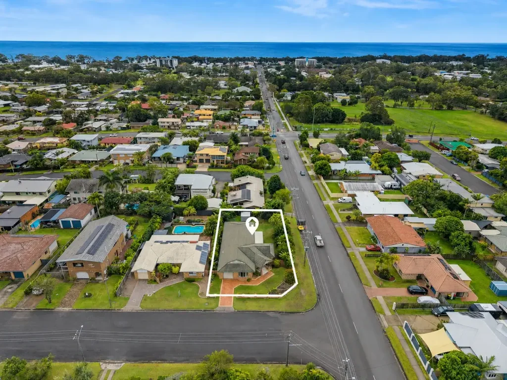 Scarness 4房  CHARMING BRICK HOME – JUST 700M TO SCARNESS BEACH