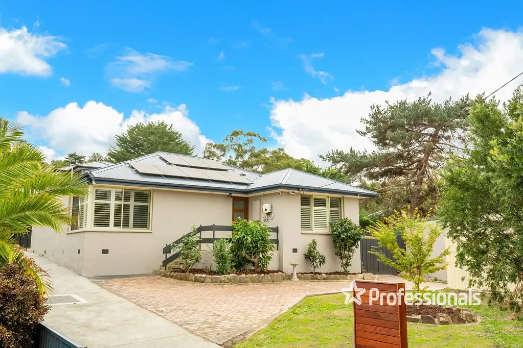 1/2 Croydondale Drive, Mooroolbark, VIC 3138