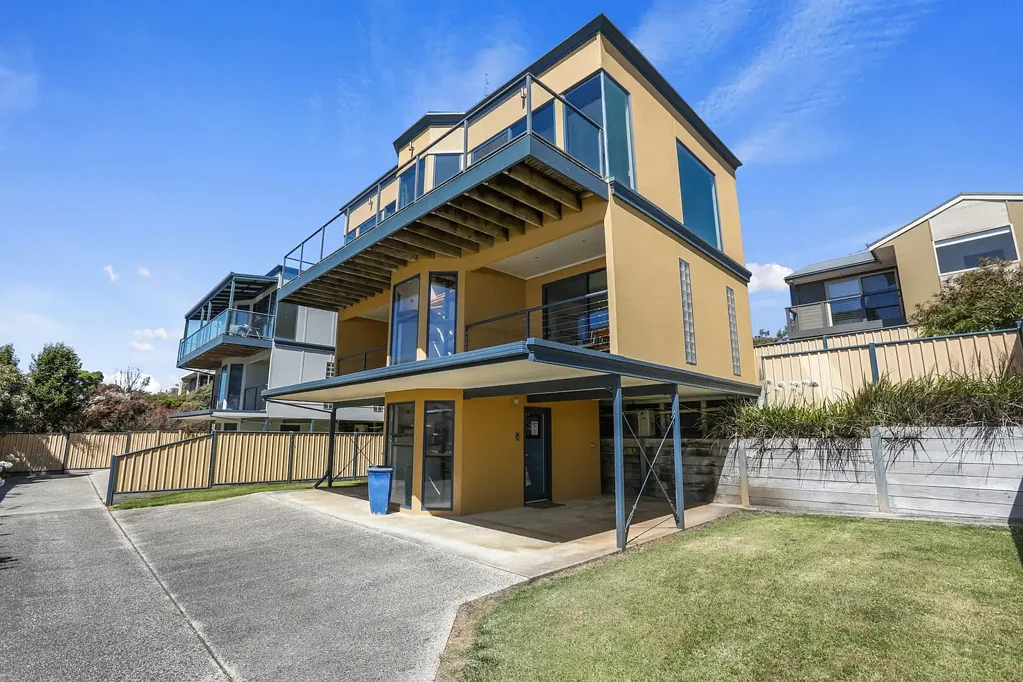 Apollo Bay 2ห้องนอน COASTAL LIVING AT ITS BEST – STEPS TO THE BEACH
